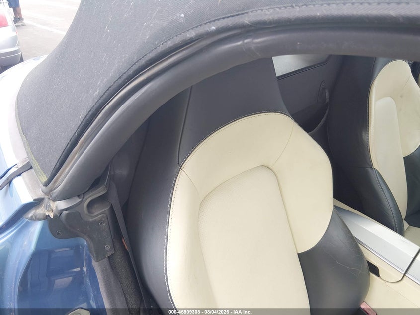 2005 CHRYSLER CROSSFIRE auction photo 8