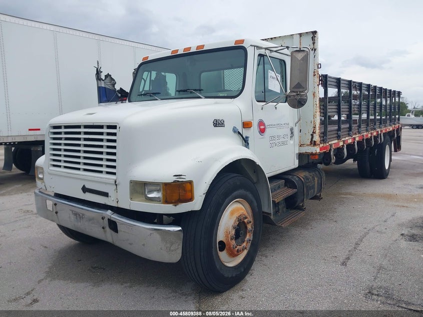 1998 International —, Normal Wear & Tear, IAAI, VIN 1HTSCABM1WH525300 — photo 2
