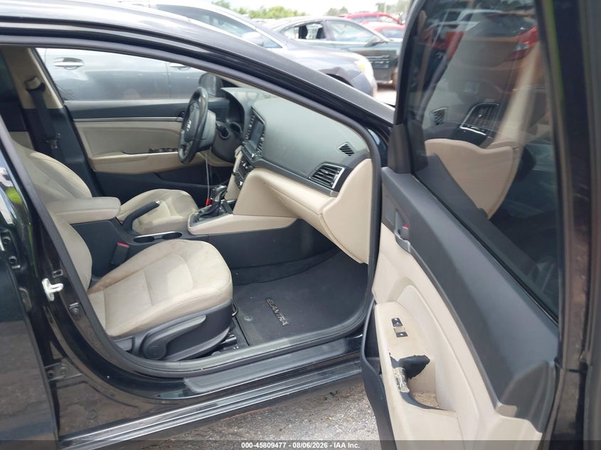 2017 HYUNDAI ELANTRA auction photo 5