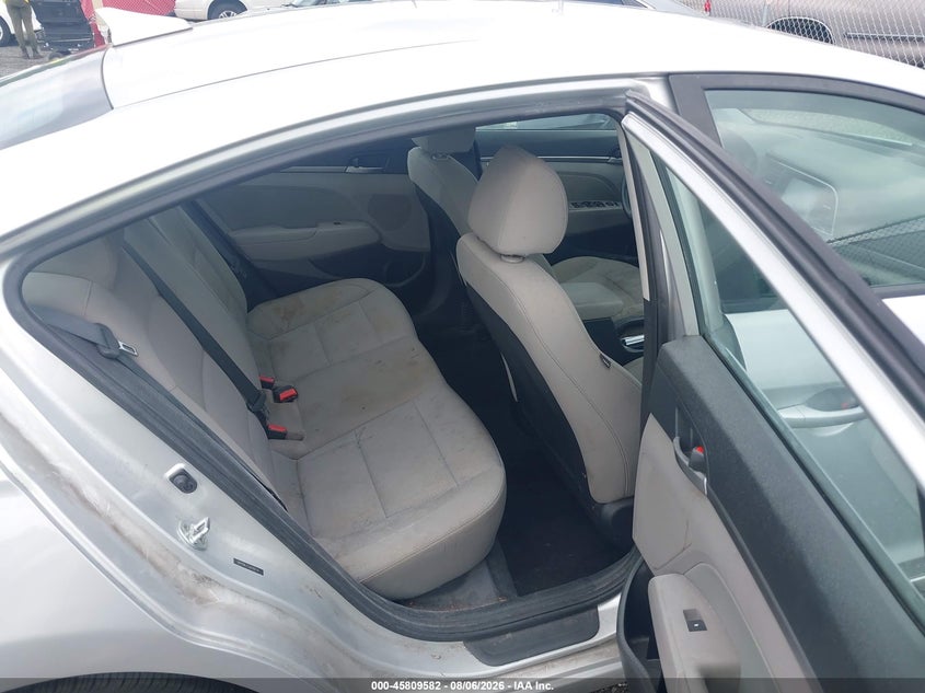 2018 HYUNDAI ELANTRA auction photo 8