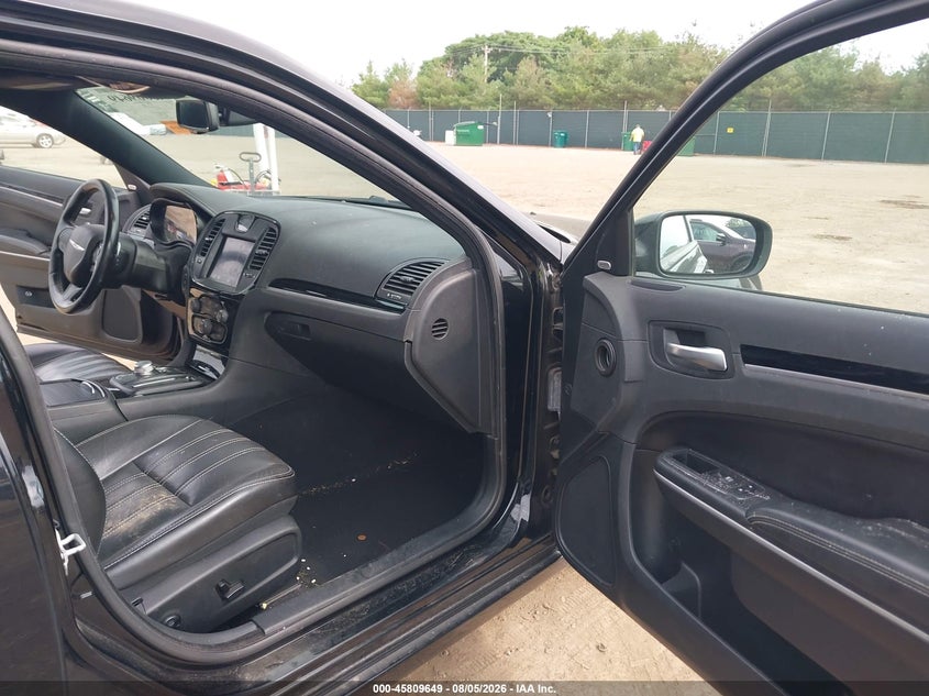 2019 CHRYSLER 300 auction photo 5