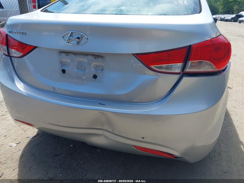 2013 HYUNDAI ELANTRA auction photo 6