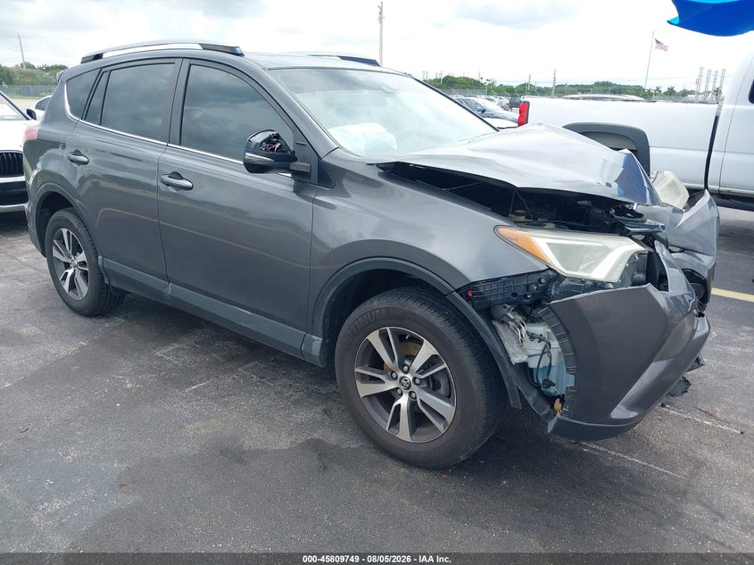 Vin: 2t3wfrev4jw419452, lot: 46308595, toyota rav4 xle 2018 img_1