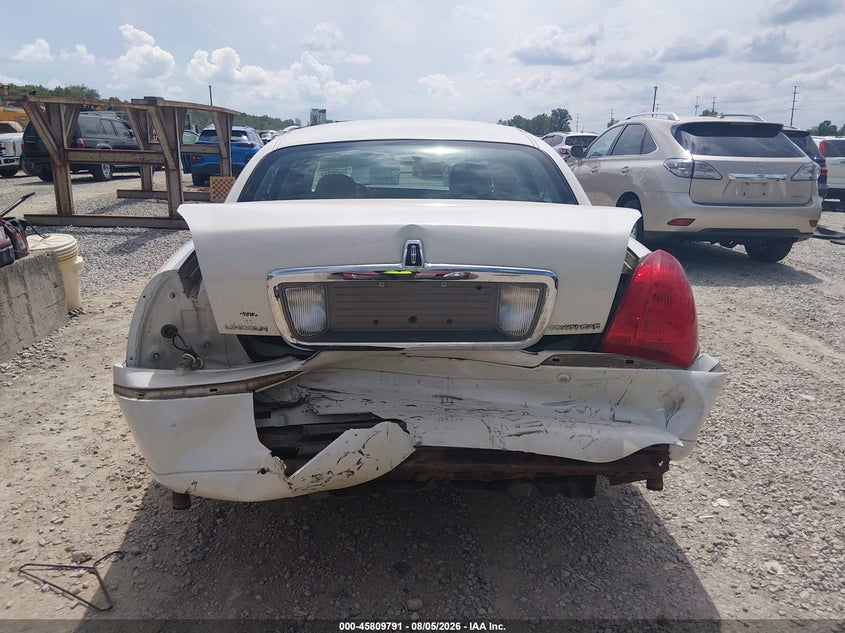 2005 LINCOLN TOWN CAR SEDAN 4.6L V-8 239HP