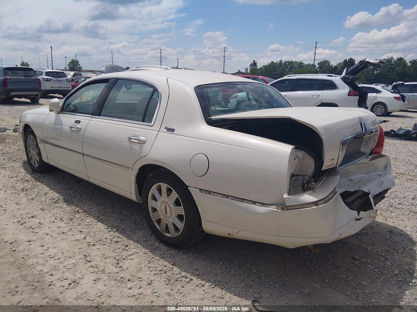 2005 LINCOLN TOWN CAR SEDAN 4.6L V-8 239HP