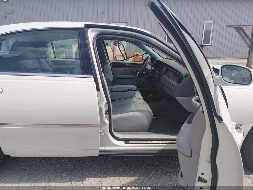 2005 LINCOLN TOWN CAR SEDAN 4.6L V-8 239HP