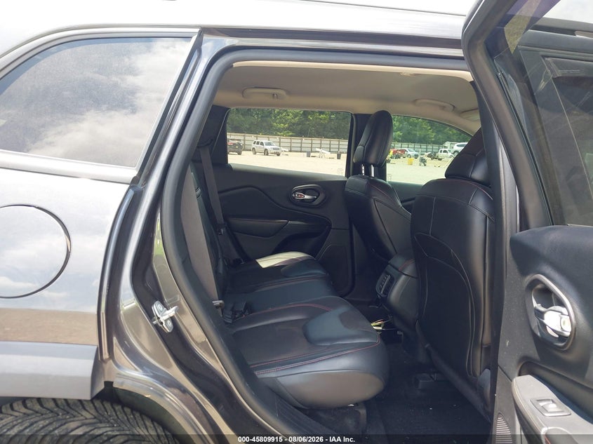 2016 JEEP CHEROKEE auction photo 8