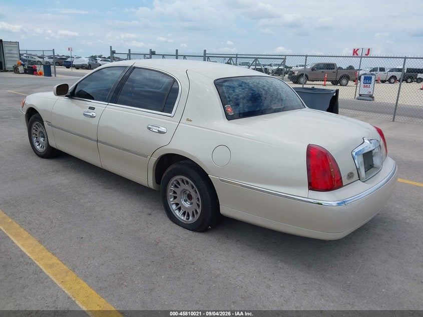 2002 LINCOLN TOWN CAR auction photo 3