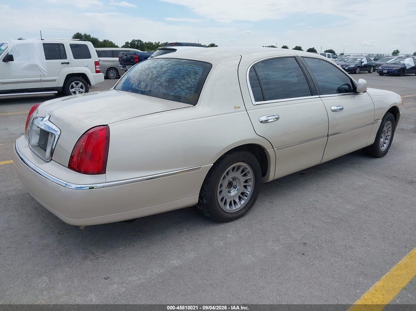 2002 LINCOLN TOWN CAR auction photo 4