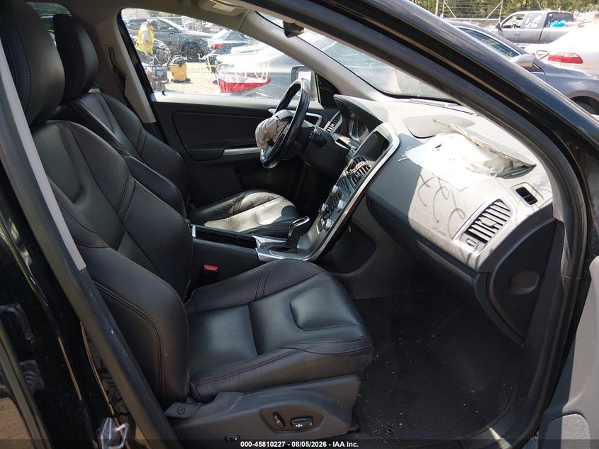 2017 VOLVO XC60 auction photo 5