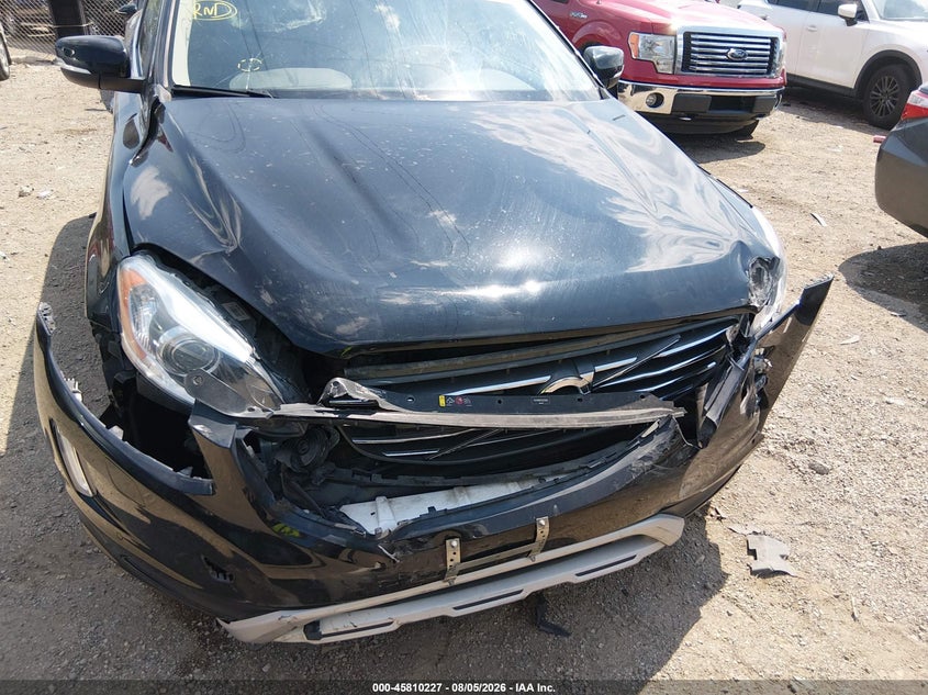 2017 VOLVO XC60 auction photo 6