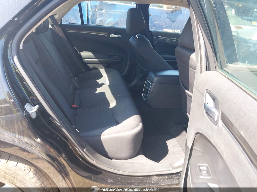 2022 CHRYSLER 300 auction photo 8