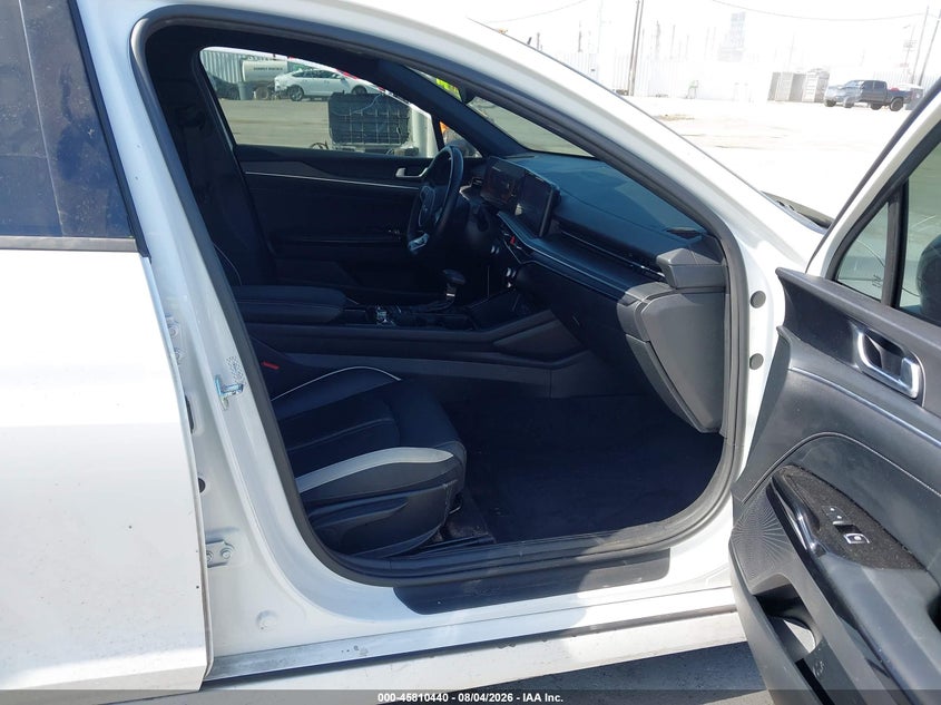 2025 KIA K5 auction photo 5