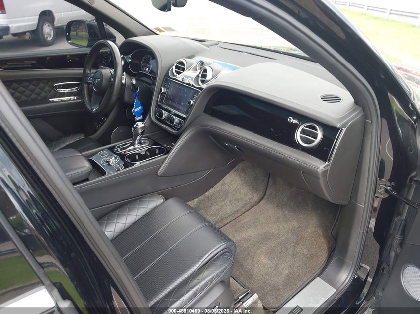 2017 BENTLEY BENTAYGA auction photo 5