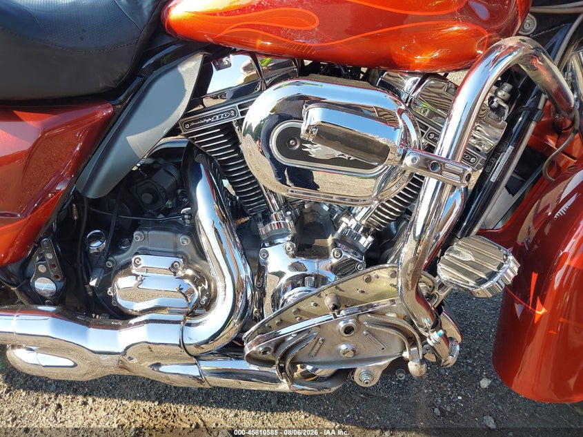 2010 HARLEY-DAVIDSON FLHTCUSE5 auction photo 8