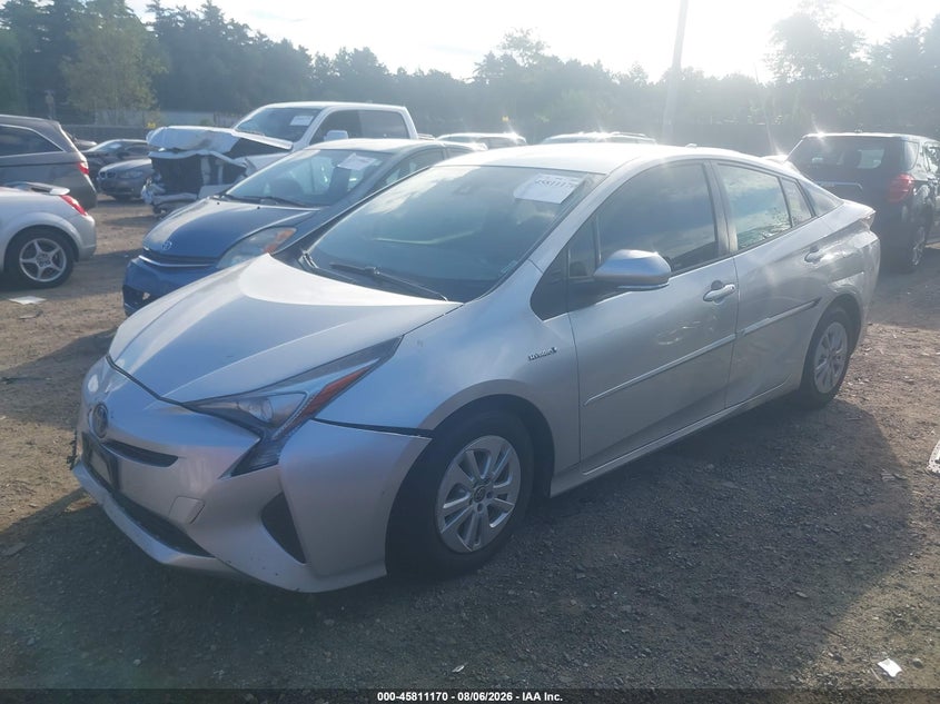 2017 Toyota Prius, Right Front, IAAI, VIN JTDKBRFU6H3035945 — photo 2