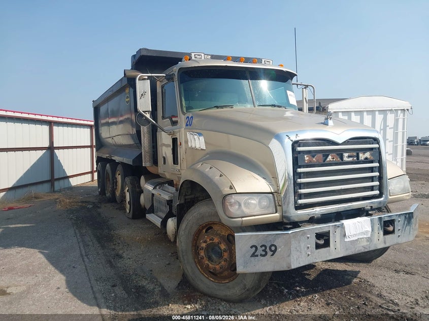 2011 MACK 700 GU700