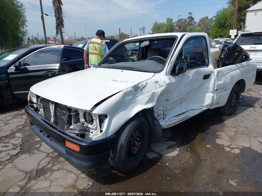 1995 Toyota Tacoma, Левый бок, IAAI, VIN 4TAUN41B3SZ072704 — фото 2