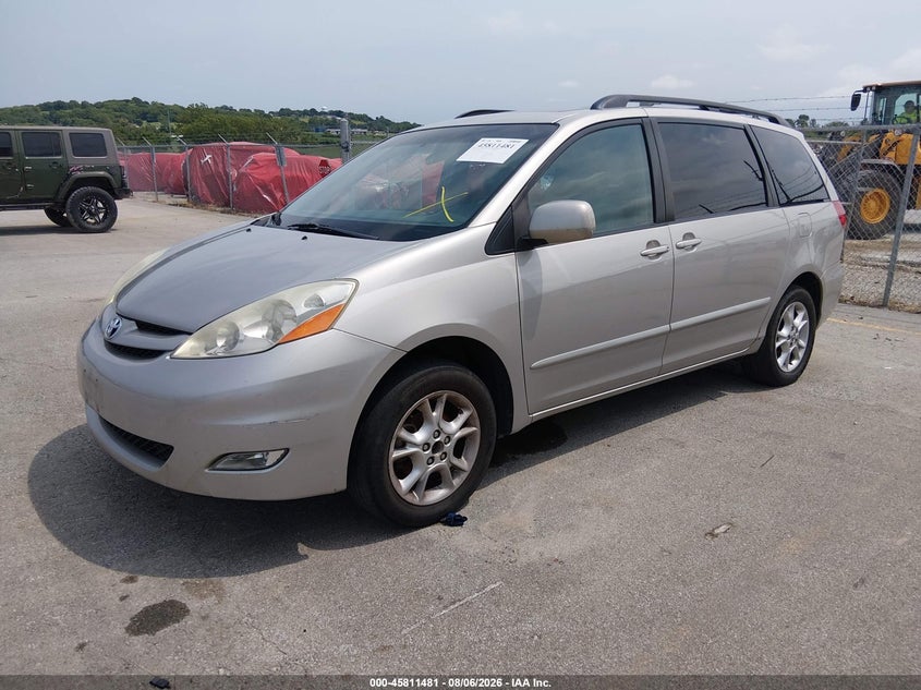 2006 TOYOTA SIENNA auction photo 2