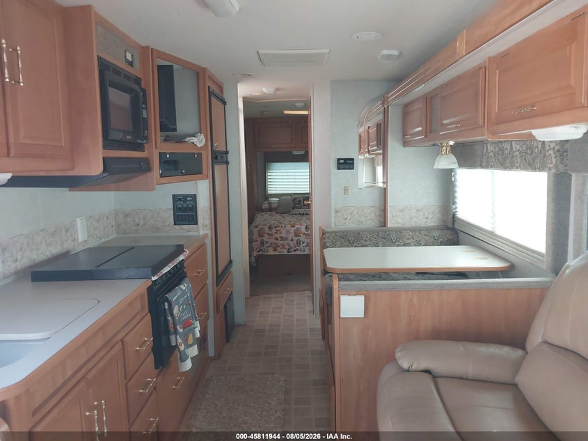 2005 FORD E-450 CUTAWAY auction photo 6