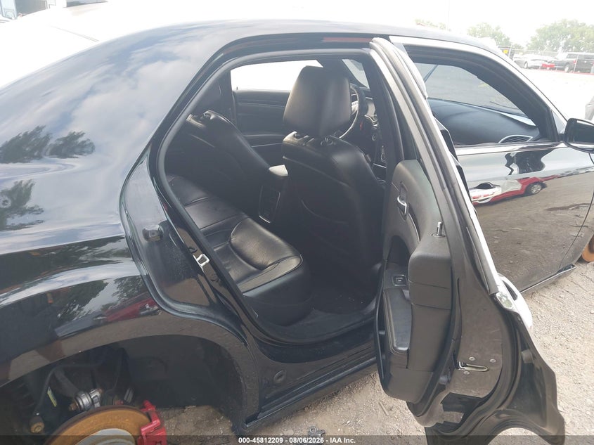 2018 CHRYSLER 300 auction photo 8