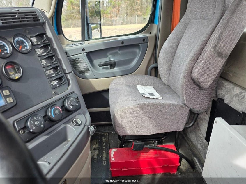 2016 FREIGHTLINER CASCADIA 113 auction photo 5