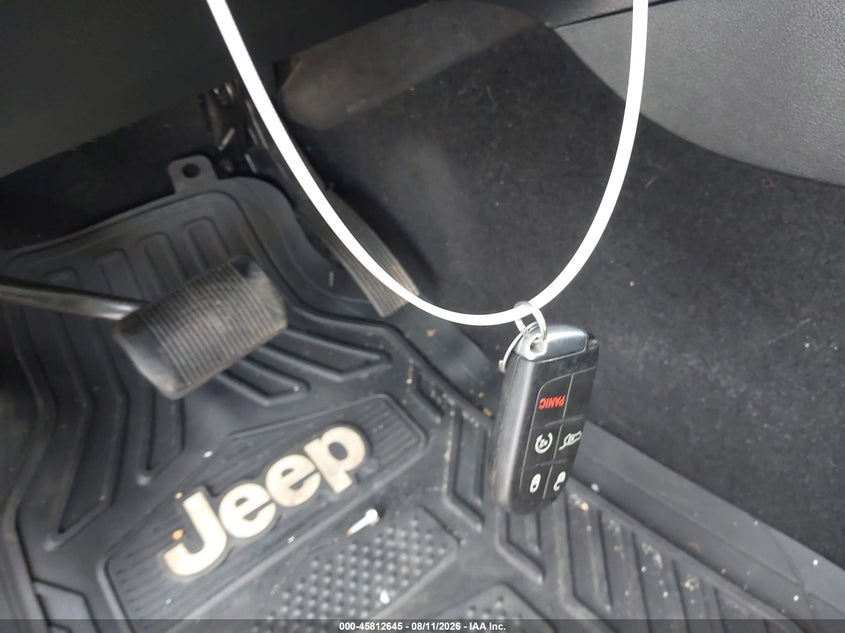 JEEP GRAND CHEROKEE - zdjęcie 11