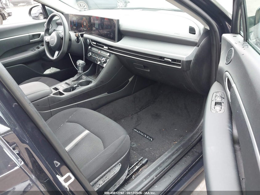 2025 HYUNDAI SONATA SE · Фото 5