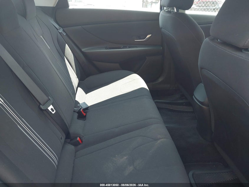 2021 HYUNDAI ELANTRA auction photo 8