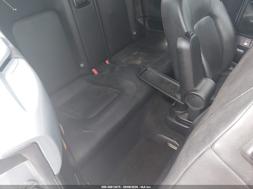2010 VOLKSWAGEN NEW BEETLE auction photo 8