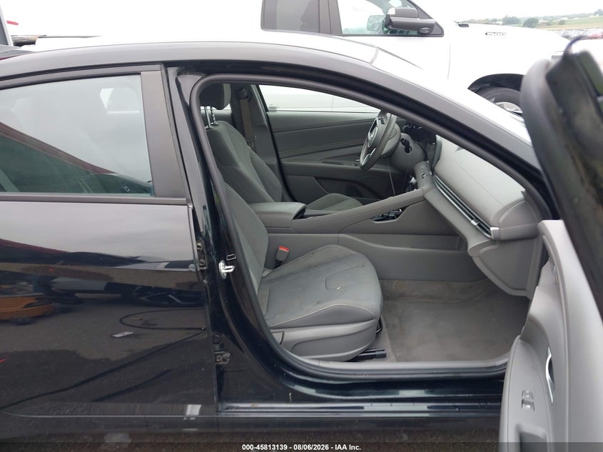 2023 HYUNDAI ELANTRA auction photo 5