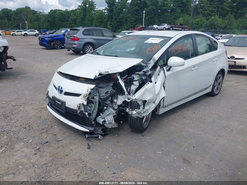 Vin: jtdkn3du8d5623738, lot: 46312017, toyota prius three se 20132