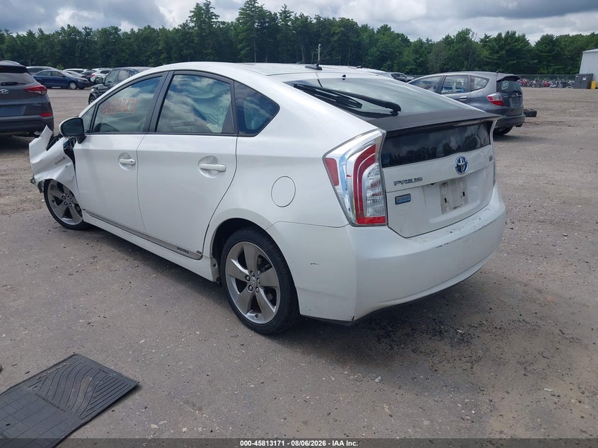 Vin: jtdkn3du8d5623738, lot: 46312017, toyota prius three se 20133