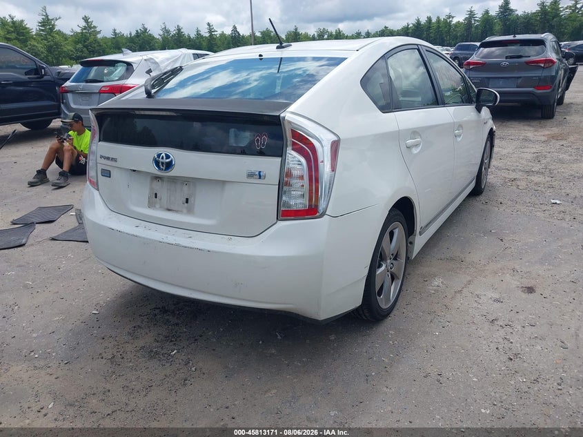 Vin: jtdkn3du8d5623738, lot: 46312017, toyota prius three se 20134