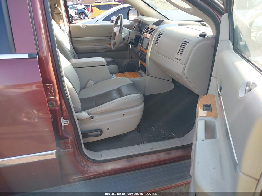 2008 CHRYSLER ASPEN auction photo 5
