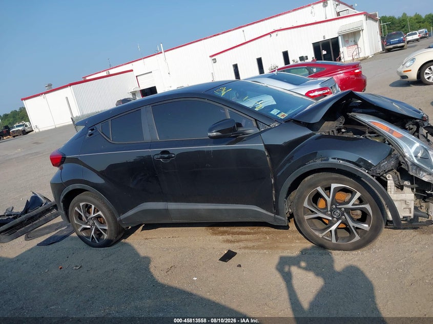 TOYOTA C-HR - zdjęcie 13