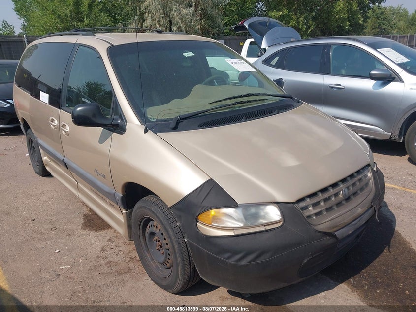 1999 PLYMOUTH GRAND VOYAGER auction photo 1