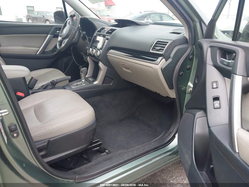 2017 SUBARU FORESTER auction photo 5