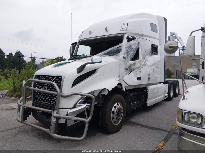 2020 VOLVO VNL auction photo 2
