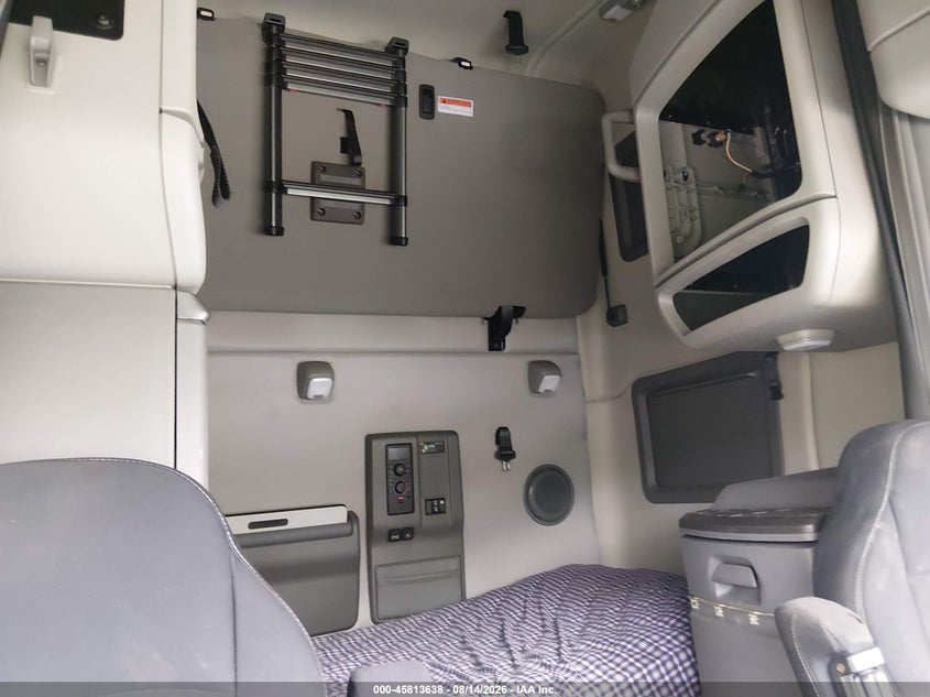 2020 VOLVO VNL auction photo 7