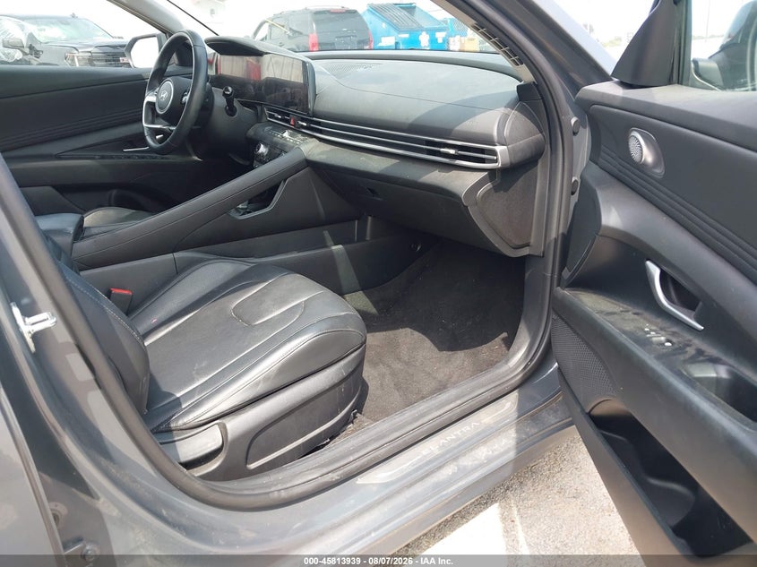 2024 HYUNDAI ELANTRA auction photo 5