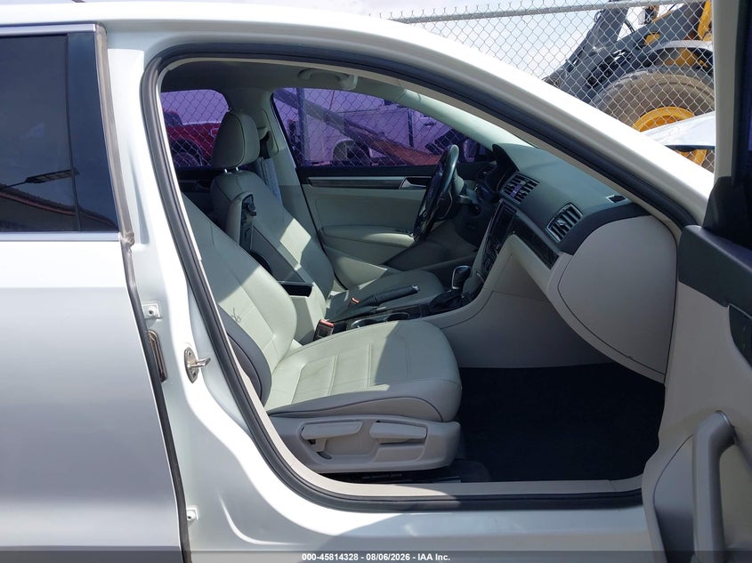 2018 VOLKSWAGEN PASSAT auction photo 5