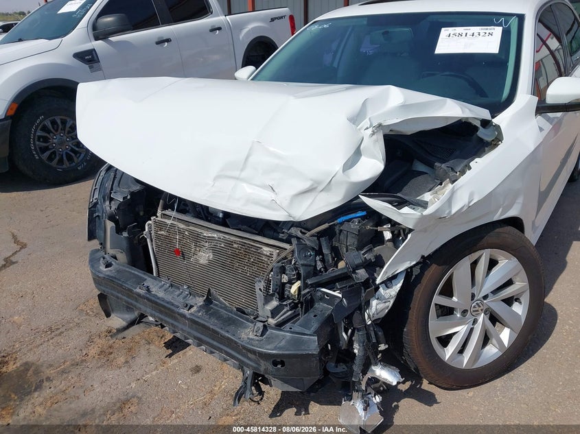 2018 VOLKSWAGEN PASSAT auction photo 6