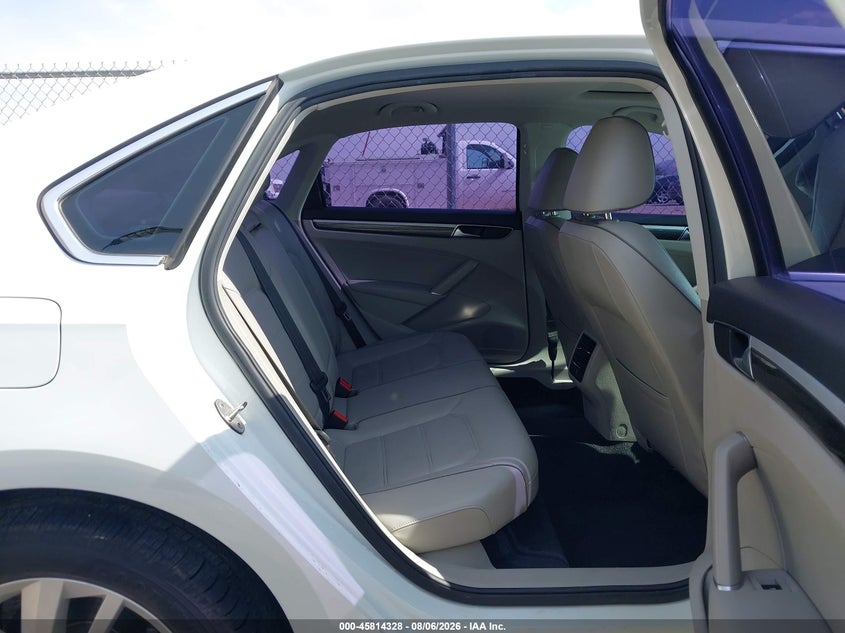 2018 VOLKSWAGEN PASSAT auction photo 8