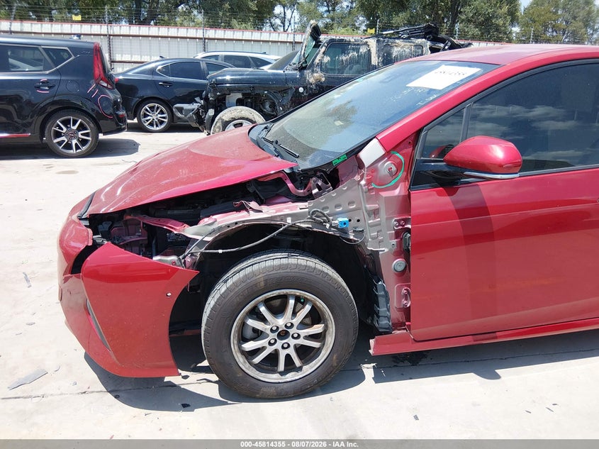 2017 TOYOTA PRIUS auction photo 6