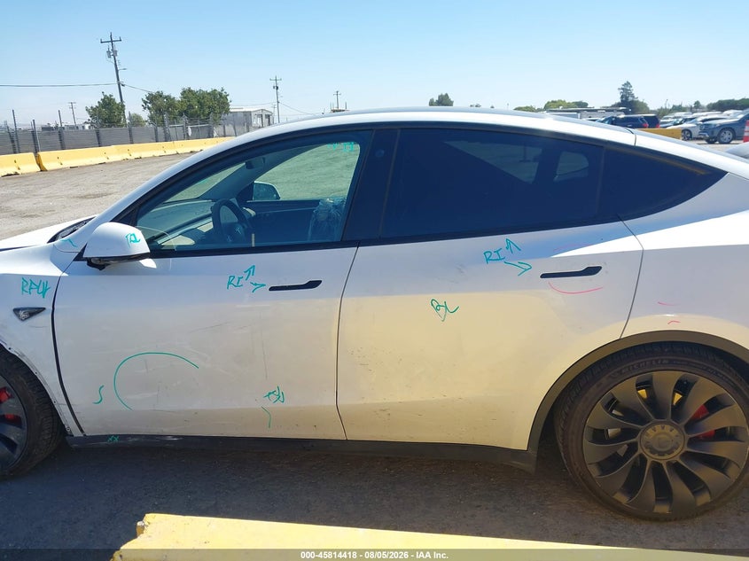 TESLA MODEL Y - zdjęcie 15