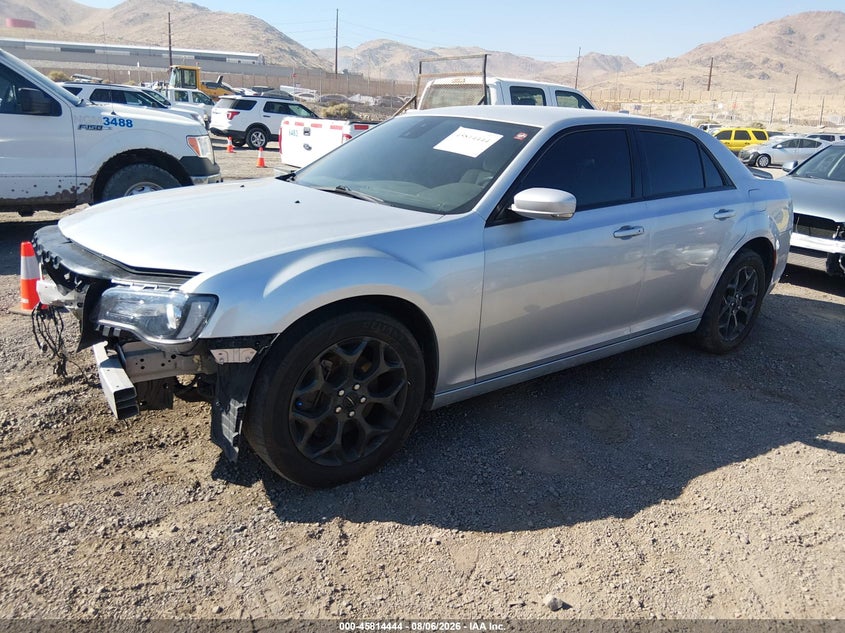 2019 Chrysler 300, Front End, IAAI, VIN 2C3CCAGGXKH733365 — photo 2