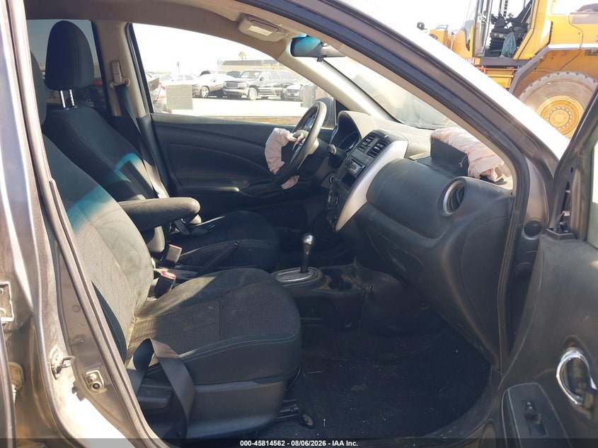 2017 NISSAN VERSA auction photo 5