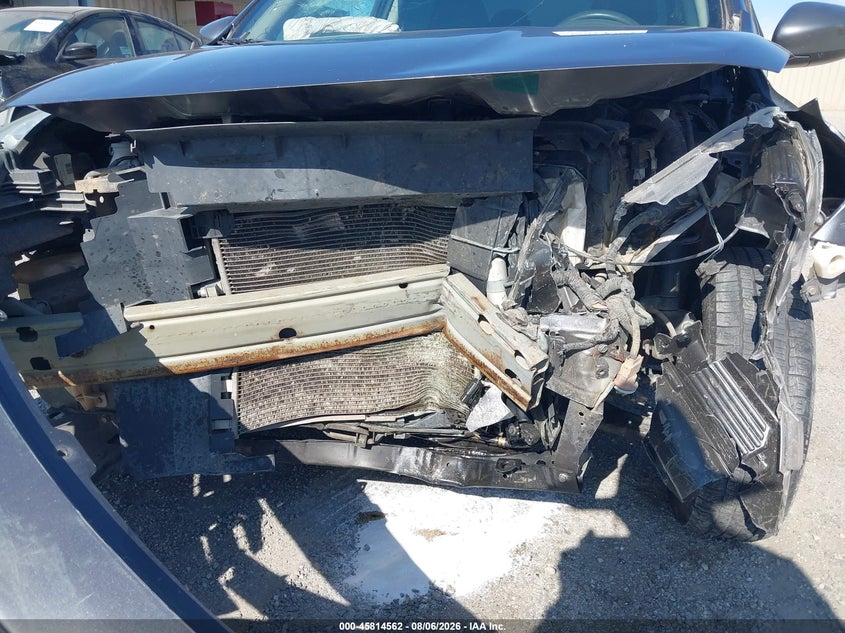 2017 NISSAN VERSA auction photo 6