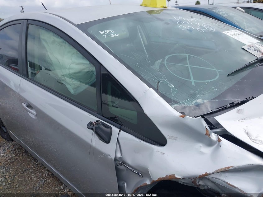 TOYOTA PRIUS - zdjęcie 13